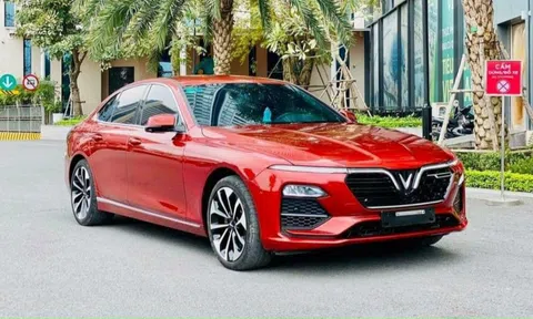 Sedan hạng D tháng 7.2022: VinFast Lux A2.0 'ép' Toyota Camry giảm mạnh doanh số